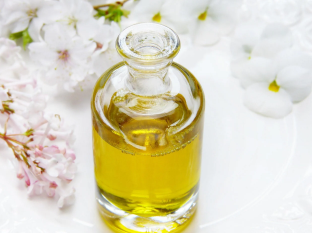 Benefits of Cleansing Oil for Acne-Prone Skin